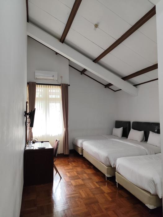 Sunyaragi Queen Room Plus 2 Ekstra Bed